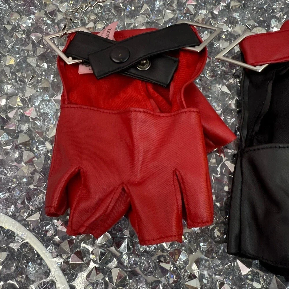 DC Harley Quinn Fingerless Gloves in Red and Black gloves